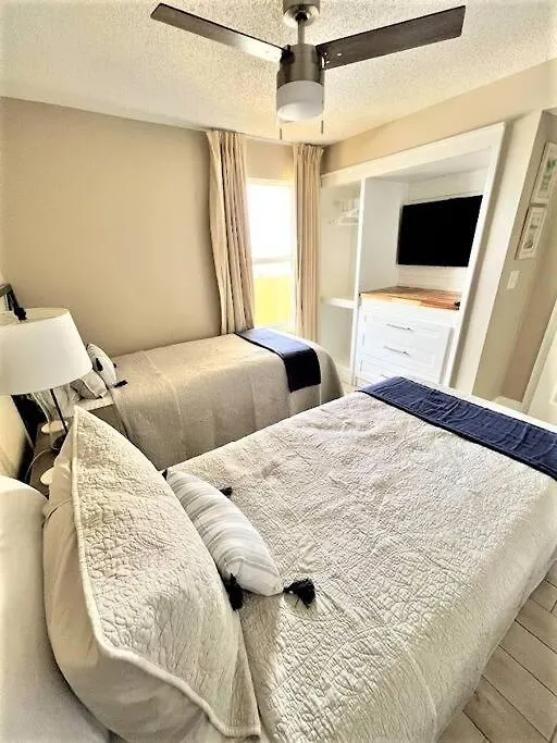 Aparthotel Beachfront Retreat- 